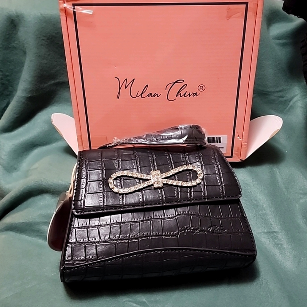 Milan Chiva NWT!! ⚫️ crossbody